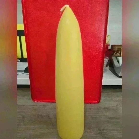 NWT Blossom Hill Nursery 100% beeswax Candle - Large  Hand Dipped Pillar - Picture 1 of 3